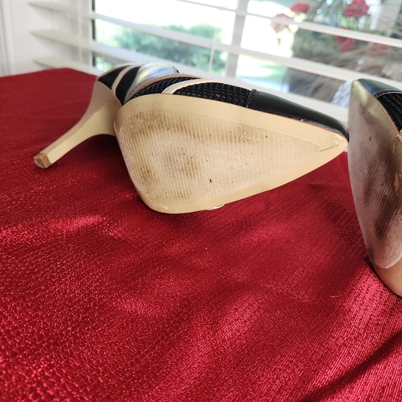 Nine West Black and Tan Heels  Size 8 - Picture 8 of 9